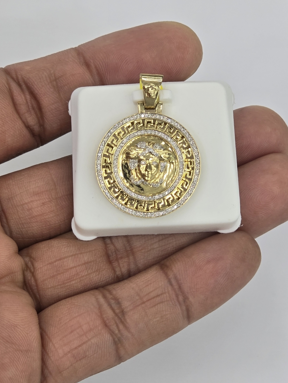 Real Diamond 10kt Gold Round Madusa Pendant